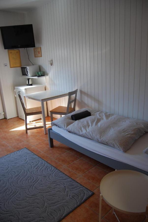 Autoscsarda Es Panzio Hotel Makó Buitenkant foto