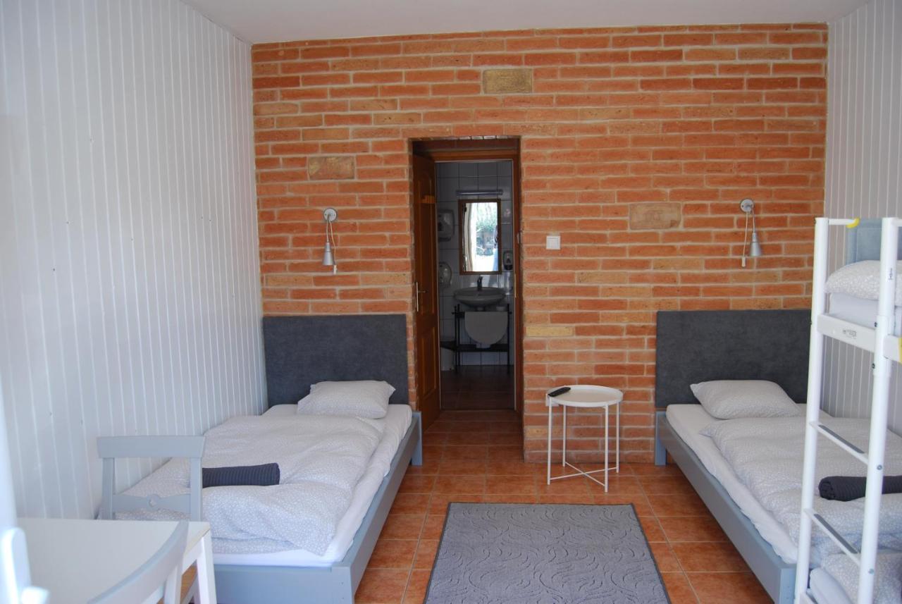 Autoscsarda Es Panzio Hotel Makó Buitenkant foto